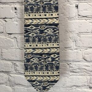 Oscar de la Renta Blue and Cream Patterned Vintage Silk Tie
